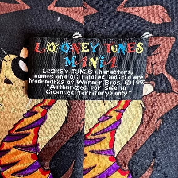 Looney Tunes Novelty Tie featuring the Tazmanian Devil - Picture 7 of 10
